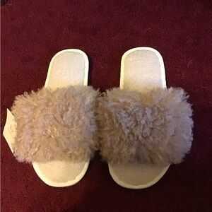 FADIVO NY BOUCLE FUZZY SLIPPERS SCUFFS NWT SZ 38/39 SHOES BEDROOM
